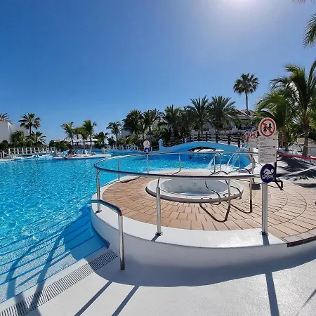 Studio No 2 Just 100 To And Sea, Large Terrace, Heated Pool, Wifi, Aircondition For A Fee Playa de las Américas