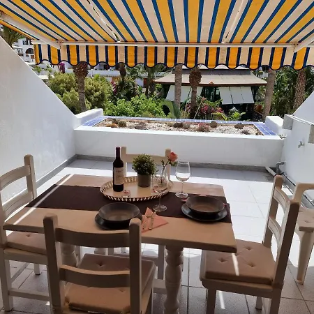 Studio No 2 Just 100 To And Sea, Large Terrace, Heated Pool, Wifi, Aircondition For A Fee Playa de las Américas