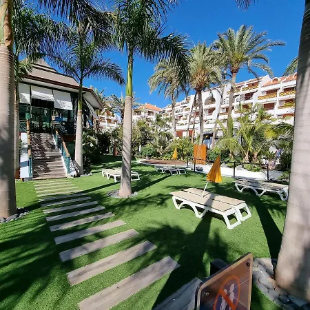 Studio No 2 Just 100 To And Sea, Large Terrace, Heated Pool, Wifi, Aircondition For A Fee Apartment Playa de las Americas (Tenerife)