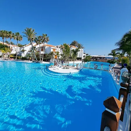 Apartment Studio No 2 Just 100 To And Sea, Large Terrace, Heated Pool, Wifi, Aircondition For A Fee *