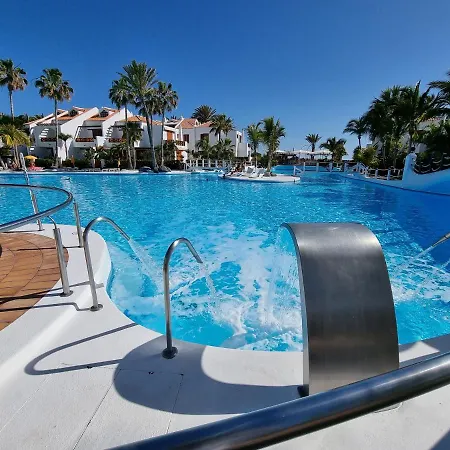 Studio No 2 Just 100 To And Sea, Large Terrace, Heated Pool, Wifi, Aircondition For A Fee * Playa de las Americas (Tenerife)