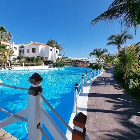 Studio No 2 Just 100 To And Sea, Large Terrace, Heated Pool, Wifi, Aircondition For A Fee