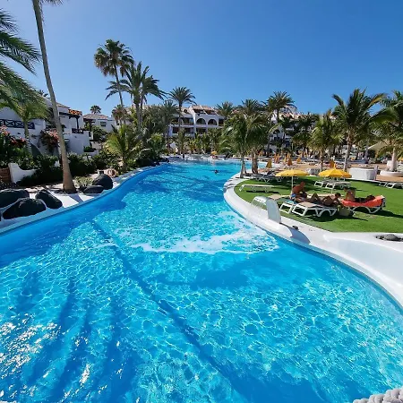 Studio No 2 Just 100 To And Sea, Large Terrace, Heated Pool, Wifi, Aircondition For A Fee Apartment