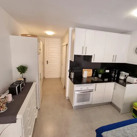 Apartment Studio No 2 Just 100 To And Sea, Large Terrace, Heated Pool, Wifi, Aircondition For A Fee *