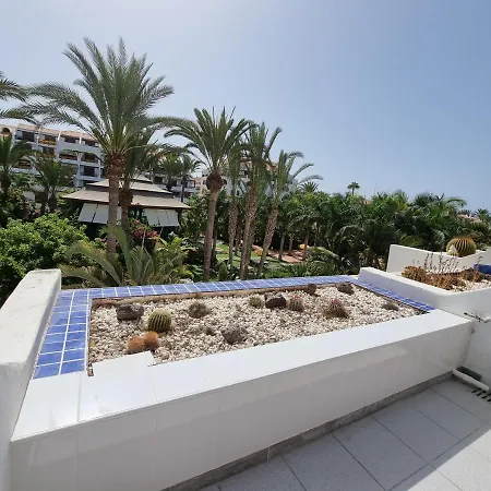 Studio No 2 Just 100 To And Sea, Large Terrace, Heated Pool, Wifi, Aircondition For A Fee Apartment *