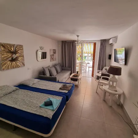 Apartment Studio No 2 Just 100 To And Sea, Large Terrace, Heated Pool, Wifi, Aircondition For A Fee *